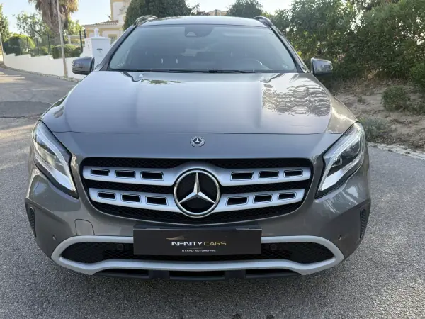 Mercedes-Benz GLA 180 2017 - 20999 EUR, 80000 km - AUTO.MOTO.pt - 80000km - foto 2 de 22