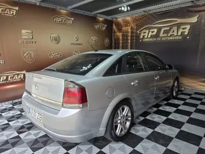 Opel Vectra 2004 - 4750 EUR, 310000 km - AUTO.MOTO.pt - 310000km - foto 12 de 16
