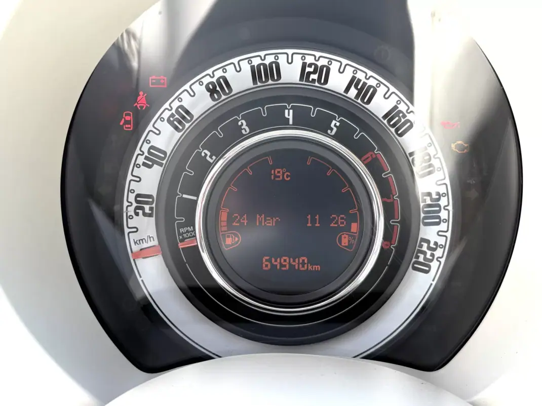 Fiat 500 2020 - 12800 EUR, 64940 km - AUTO.MOTO.pt - 64940km - foto 7 de 12