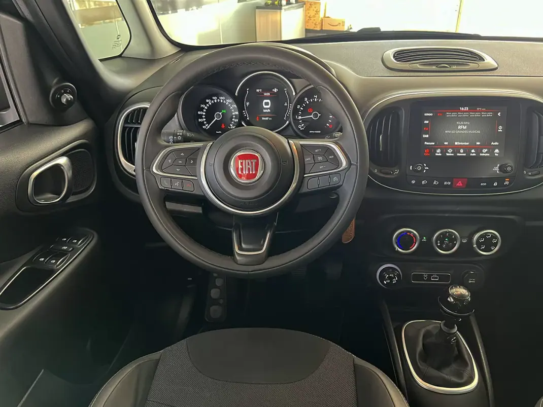 Fiat 500L 2018 - 12800 EUR, 70174 km - 70174km - foto 8 de 19
