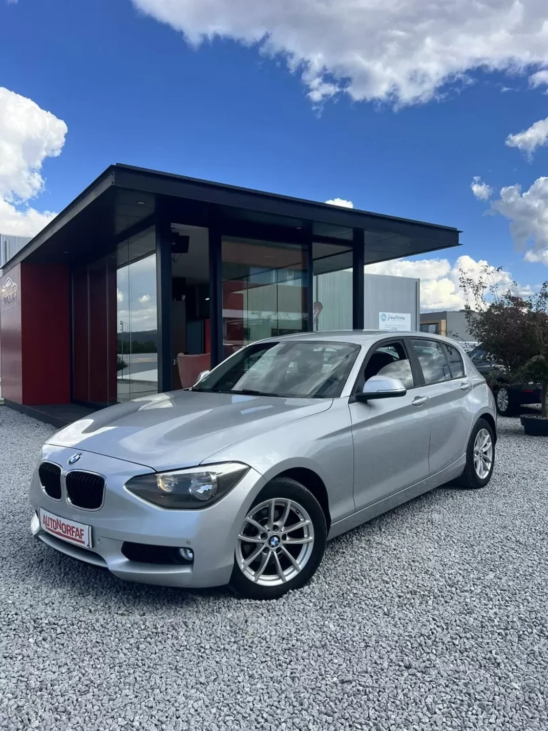 BMW 116 2015 - 12500 EUR, 282236 km - AUTO.MOTO.pt - 282236km - foto 1 de 9