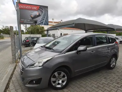 Peugeot 5008 2014 - 10900 EUR, 190000 km - AUTO.MOTO.pt - 190000km - foto 3 de 13