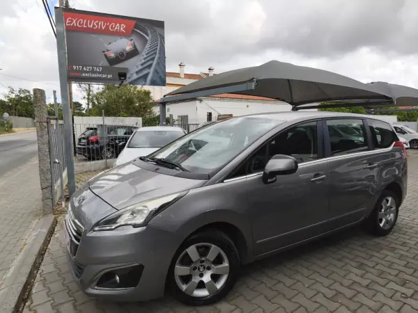 Peugeot 5008 2014 - 10900 EUR, 190000 km - AUTO.MOTO.pt - 190000km - foto 3 de 13