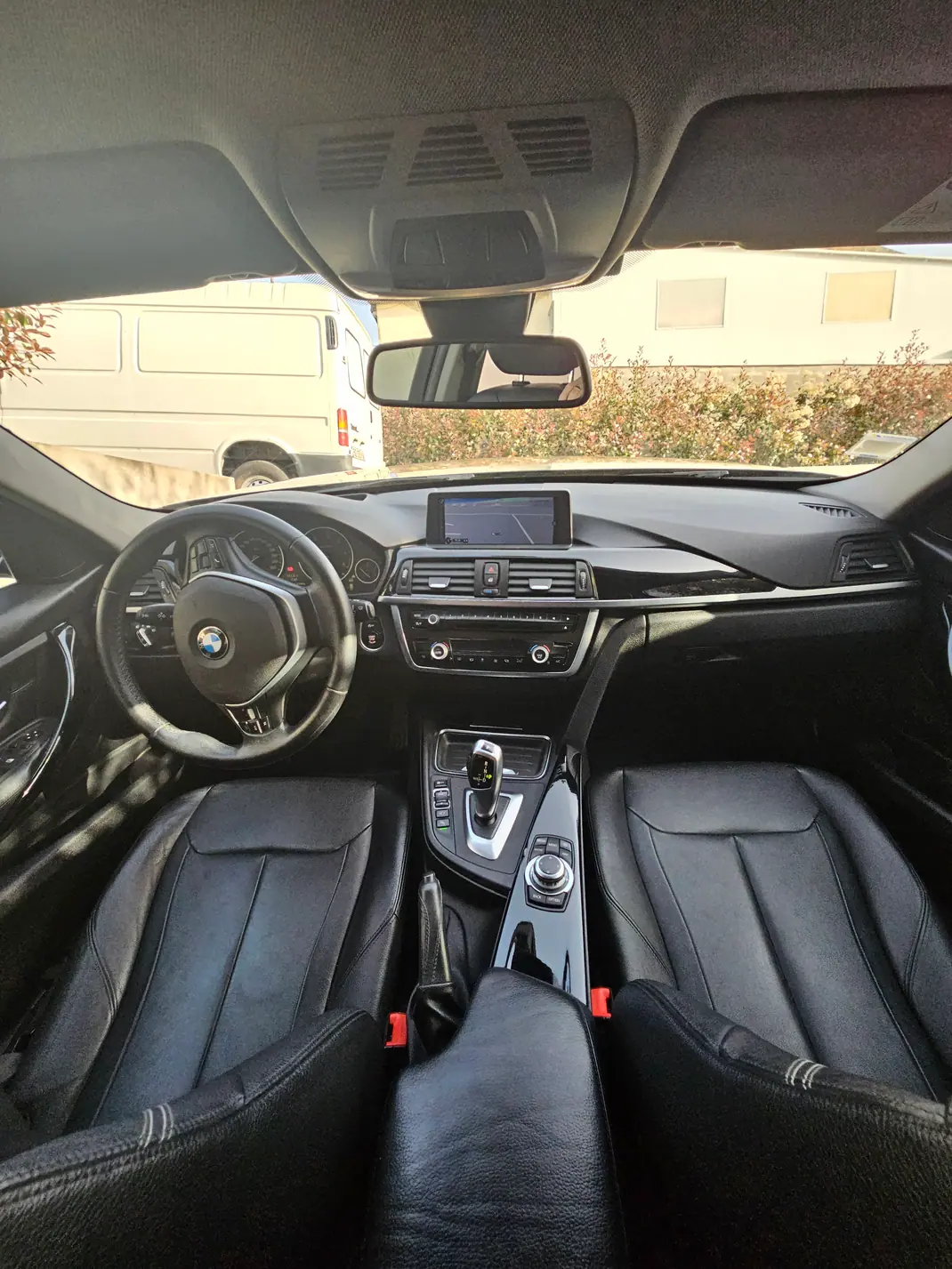 BMW 320 2012 - 15750 EUR, 256800 km - AUTO.MOTO.pt - 256800km - foto 11 de 12