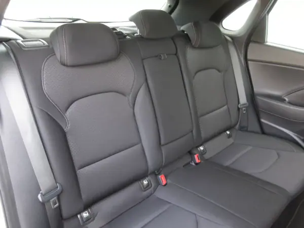 Hyundai i30 2019 - 15490 EUR, 107000 km - AUTO.MOTO.pt - 107000km - foto 32 de 42