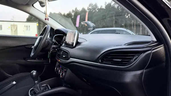 Fiat Tipo Station Wagon 2019 - 12750 EUR, 137000 km - AUTO.MOTO.pt - 137000km - foto 21 de 43