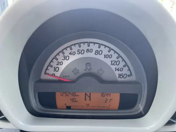 Smart Fortwo Cabrio 2011 - 8900 EUR, 129245 km - AUTO.MOTO.pt - 129245km - foto 14 de 29