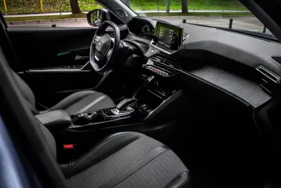 Peugeot e-2008 2021 - 20850 EUR, 60050 km - AUTO.MOTO.pt - 60050km - foto 26 de 44