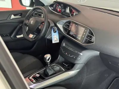 Peugeot 308 2019 - 16500 EUR, 74173 km - AUTO.MOTO.pt - 74173km - foto 14 de 20