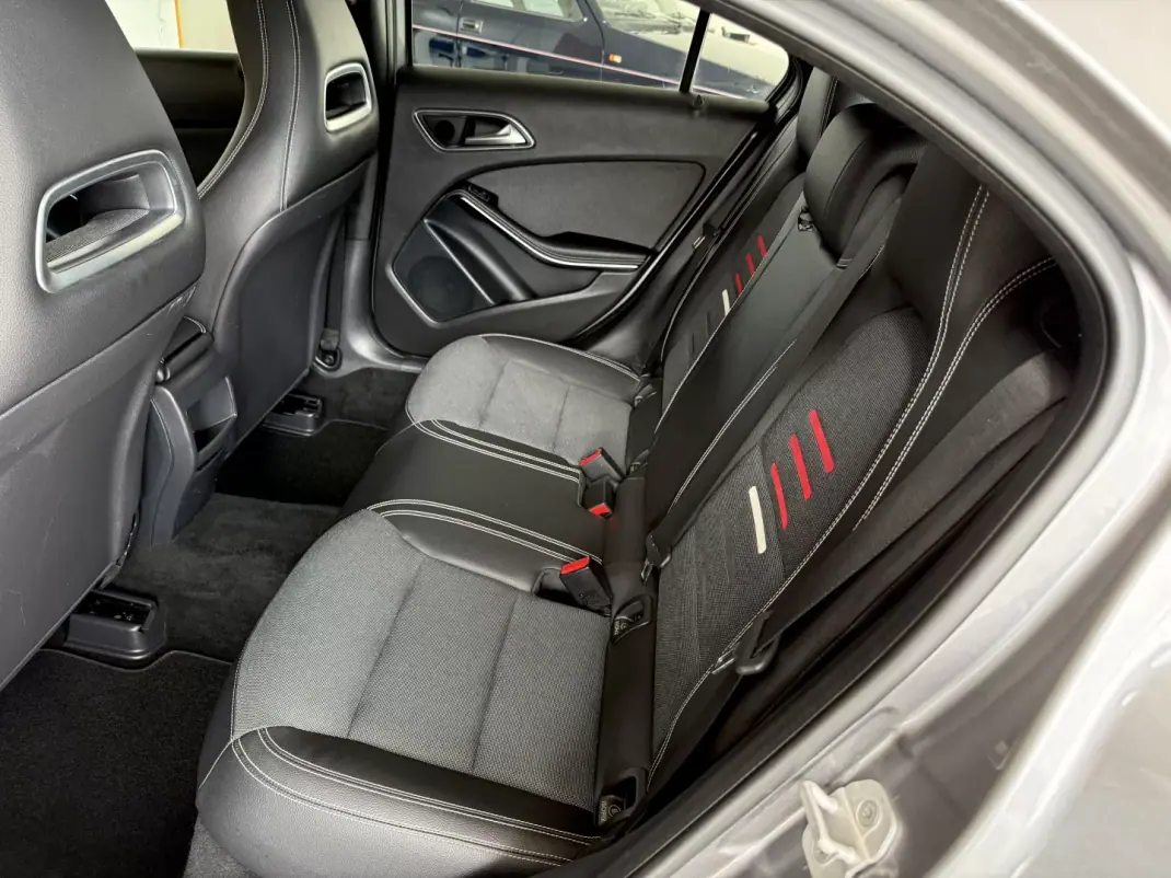 Mercedes-Benz A 180 2015 - 15999 EUR, 219500 km - AUTO.MOTO.pt - 219500km - foto 61 de 110