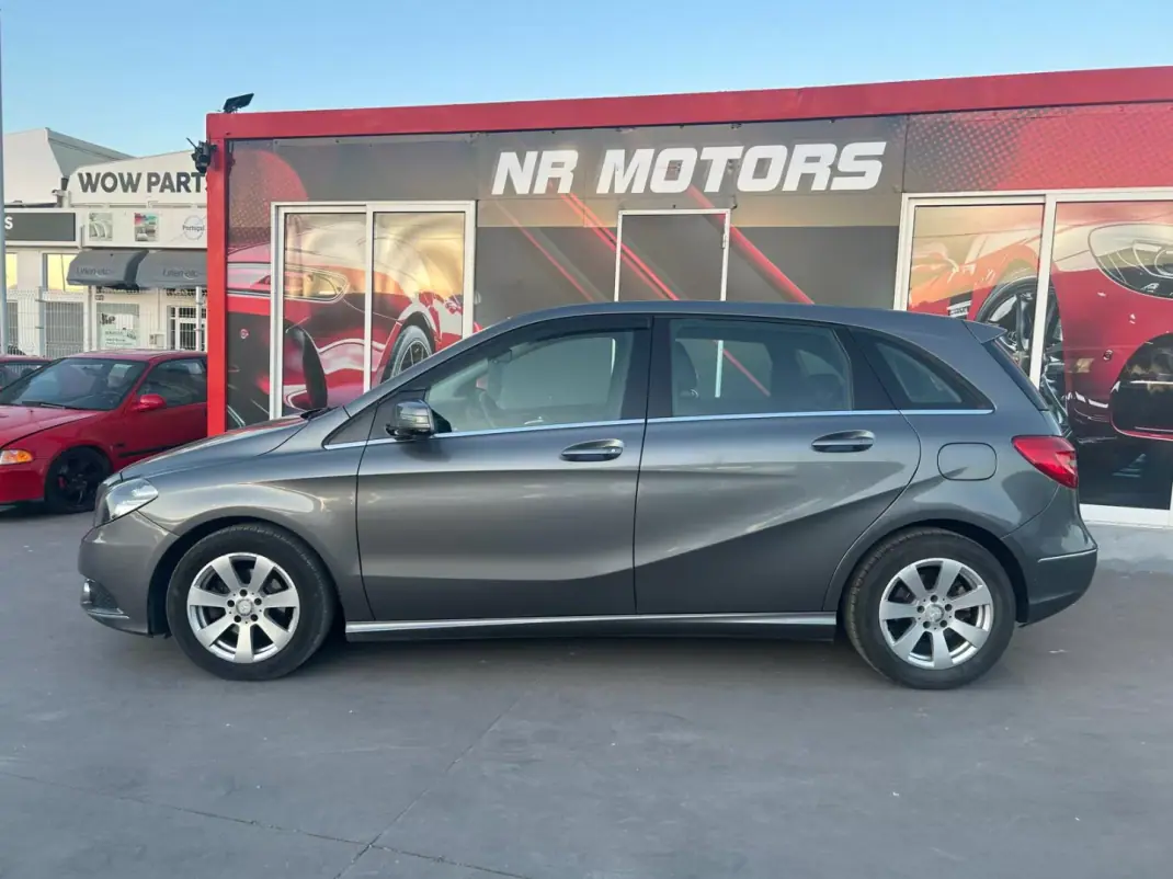 Mercedes-Benz B 180 2013 - 9947 EUR, 239000 km - AUTO.MOTO.pt - 239000km - foto 5 de 23