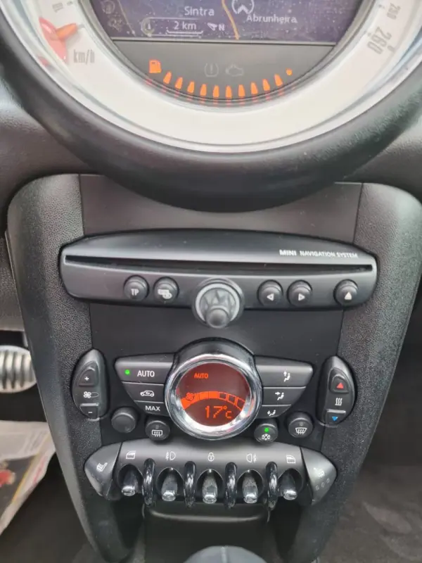 MINI Roadster 2012 - 14950 EUR, 117000 km - AUTO.MOTO.pt - 117000km - foto 28 de 30