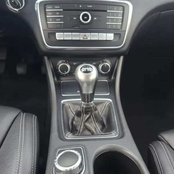 Mercedes-Benz CLA 180 2017 - 18950 EUR, 184855 km - AUTO.MOTO.pt - 184855km - foto 22 de 24