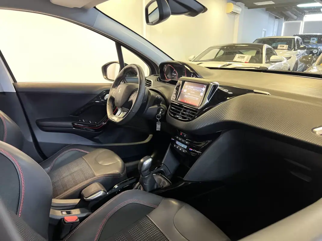 Peugeot 2008 2016 - 10990 EUR, 60000 km - 60000km - foto 7 de 60