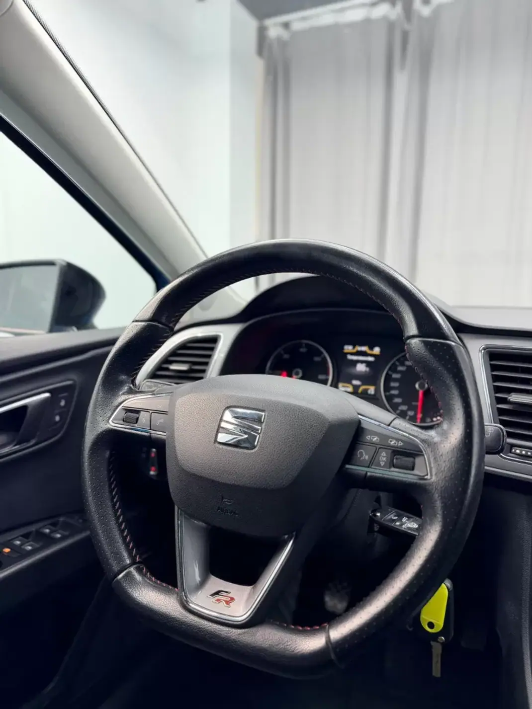 SEAT Leon 2014 - 14000 EUR, 160000 km - AUTO.MOTO.pt - 160000km - foto 15 de 18