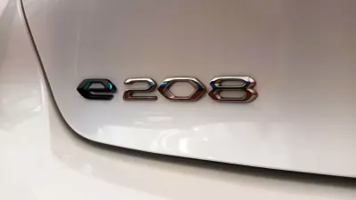 Peugeot e-208 2020 - 20490 EUR, 46617 km - AUTO.MOTO.pt - 46617km - foto 10 de 70