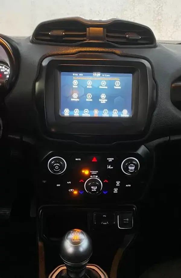 Jeep Renegade 2023 - 18900 EUR, 68317 km - AUTO.MOTO.pt - 68317km - foto 19 de 22