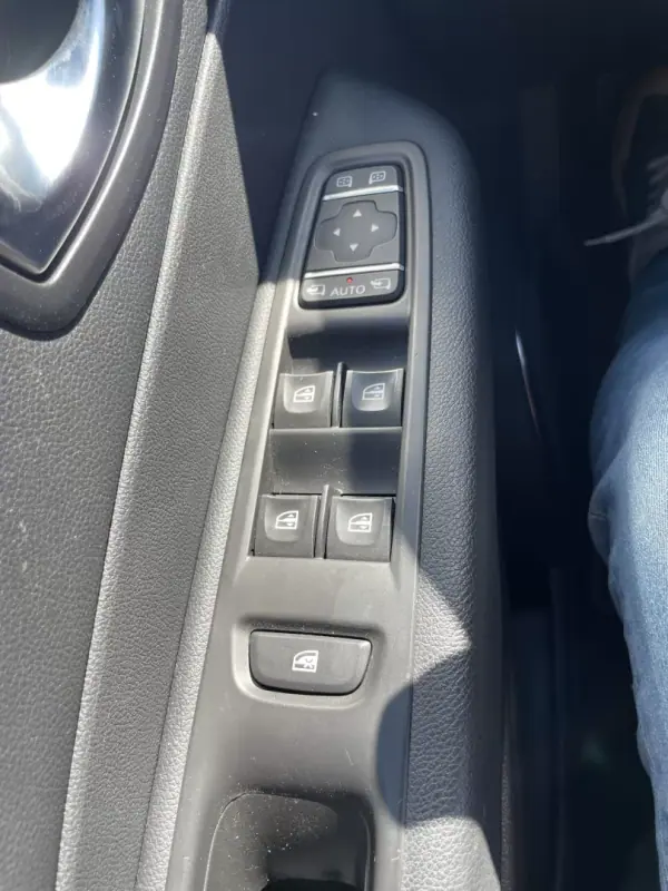 Renault Captur 2019 - 13900 EUR, 73850 km - AUTO.MOTO.pt - 73850km - foto 17 de 18