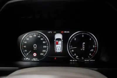 Volvo XC 90 2016 - 24990 EUR, 206775 km - AUTO.MOTO.pt - 206775km - foto 18 de 50