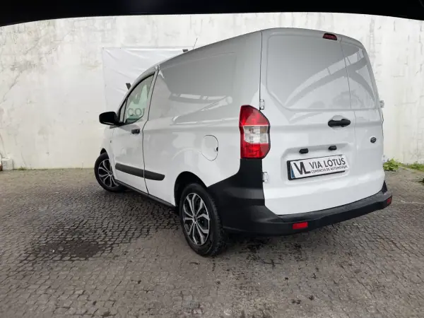 Ford Transit Courier 2022 - 15000 EUR, 51442 km - AUTO.MOTO.pt - 51442km - foto 6 de 14