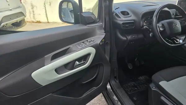 Citroën Berlingo 2019 - 15990 EUR, 138000 km - AUTO.MOTO.pt - 138000km - foto 5 de 11