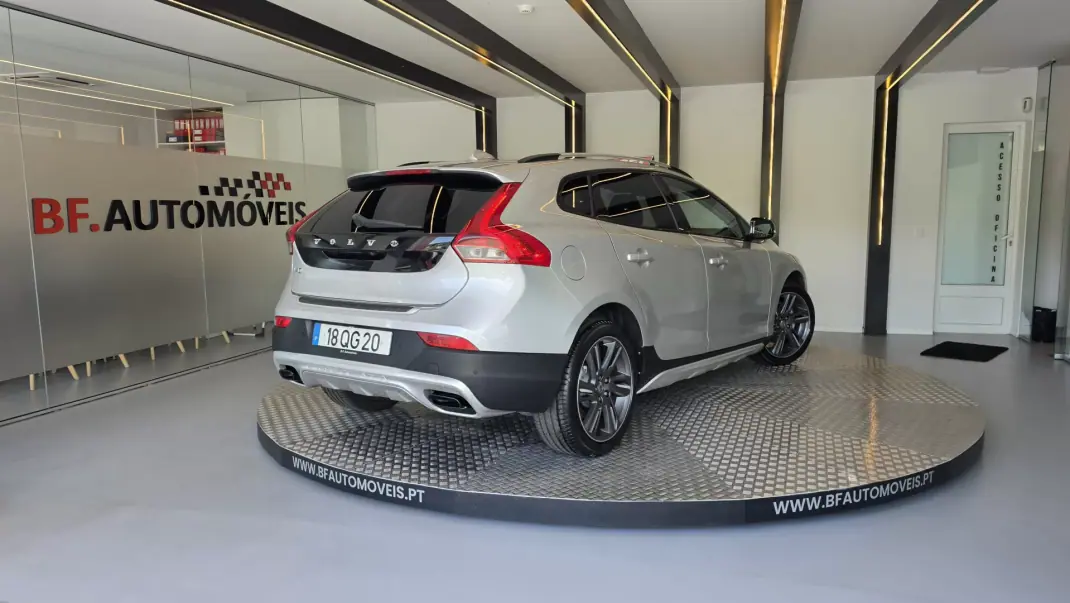 Volvo V40 Cross Country 2013 - 9900 EUR, 239930 km - AUTO.MOTO.pt - 239930km - foto 21 de 55