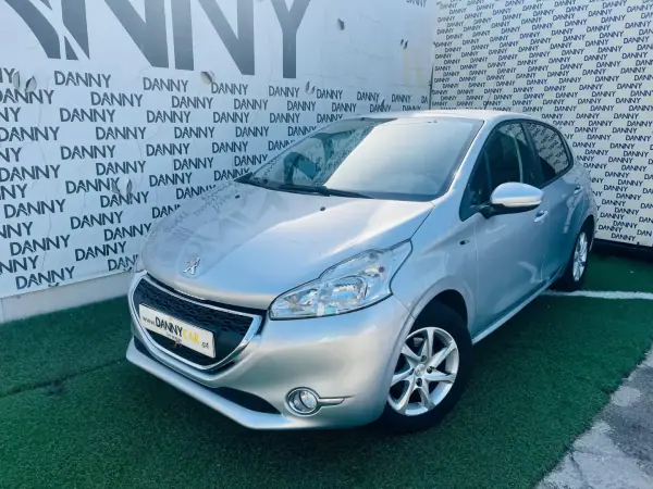 Peugeot 208 2013 - 7900 EUR, 154000 km - AUTO.MOTO.pt - 154000km - foto 3 de 12