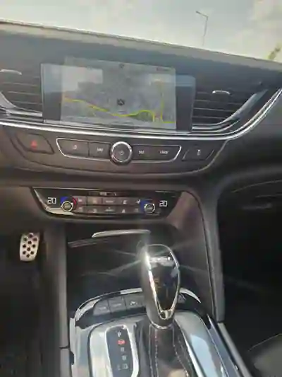 Opel Insignia Grand Sport 2018 - 29850 EUR, 86000 km - AUTO.MOTO.pt - 86000km - foto 11 de 15
