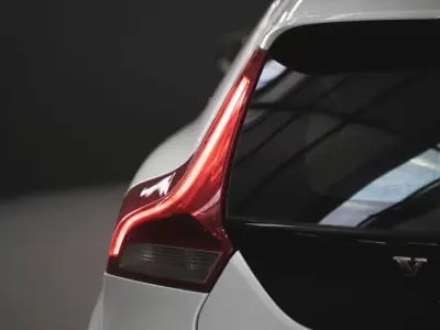 Volvo V40 2015 - 12990 EUR, 117267 km - AUTO.MOTO.pt - 117267km - foto 10 de 17