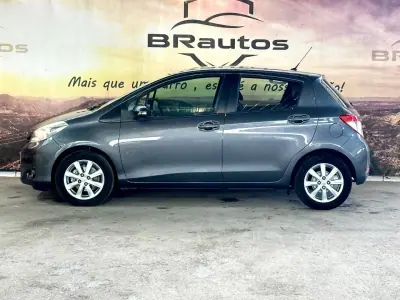 Toyota Yaris 2012 - 8250 EUR, 210746 km - AUTO.MOTO.pt - 210746km - foto 4 de 22