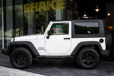 Jeep Wrangler 2008 - 30990 EUR, 142871 km - AUTO.MOTO.pt - 142871km - foto 2 de 29
