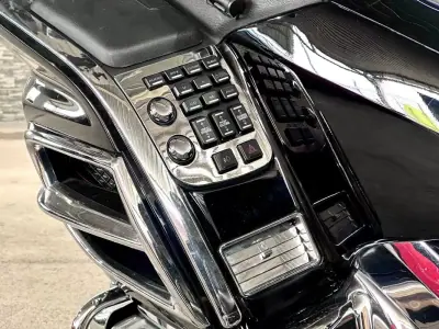 Honda Gold Wing 2008 - 14900 EUR, 77093 km - AUTO.MOTO.pt - 77093km - foto 7 de 21