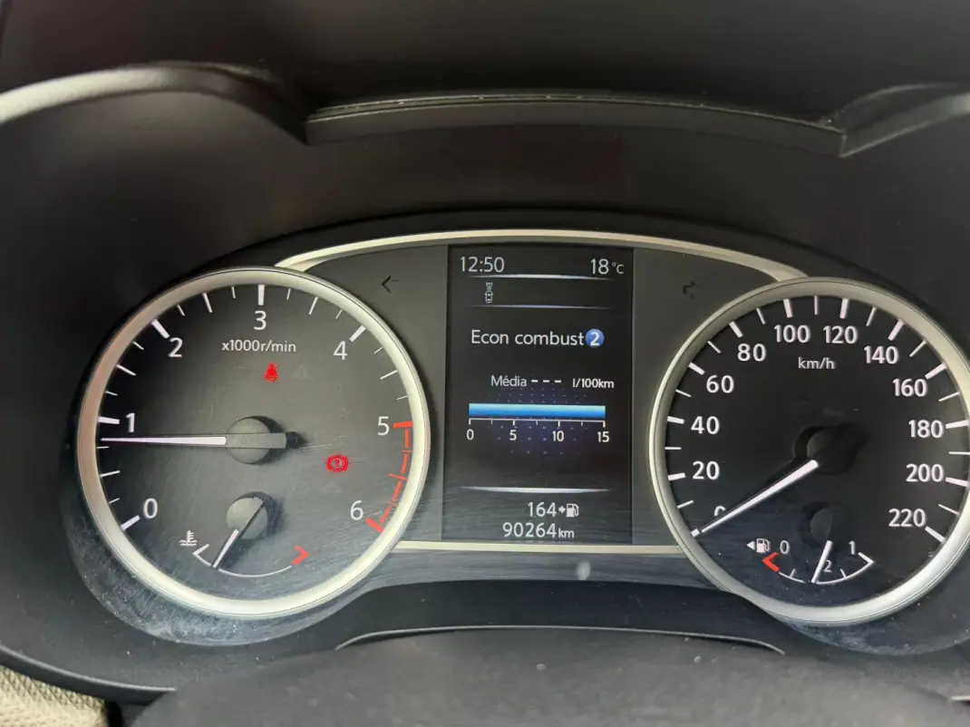 Nissan Micra 2018 - 11900 EUR, 90263 km - AUTO.MOTO.pt - 90263km - foto 3 de 16