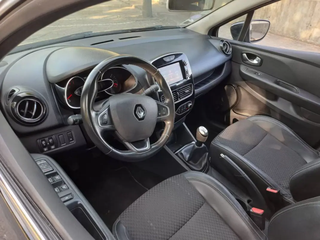 Renault Clio 2019 - 11990 EUR, 89000 km - 89000km - foto 8 de 12