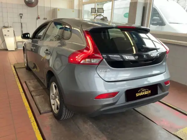 Volvo V40 2015 - 10500 EUR, 143407 km - AUTO.MOTO.pt - 143407km - foto 3 de 7