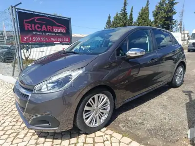 Peugeot 208 2019 - 11900 EUR, 104199 km - AUTO.MOTO.pt - 104199km - foto 3 de 26