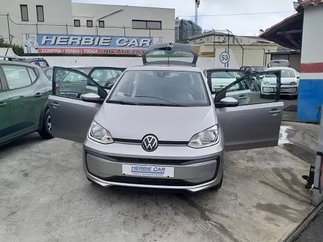 Volkswagen Up! 2024 - 15900 EUR, 43000 km - AUTO.MOTO.pt - 43000km - foto 1 de 9