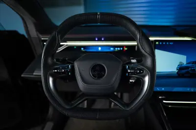 Lotus Eletre 2023 - 110000 EUR, 34626 km - AUTO.MOTO.pt - 34626km - foto 25 de 32