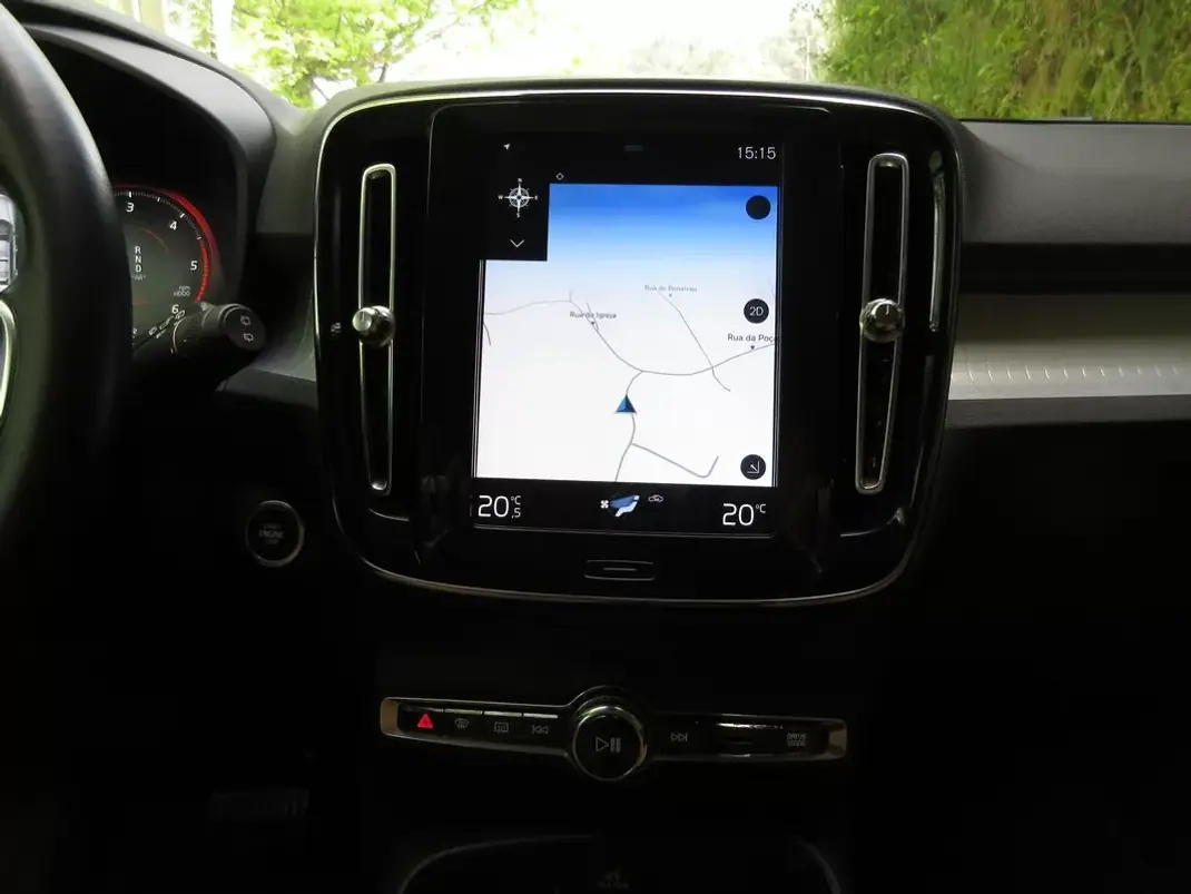 Volvo XC 40 2019 - 29490 EUR, 70000 km - AUTO.MOTO.pt - 70000km - foto 46 de 60