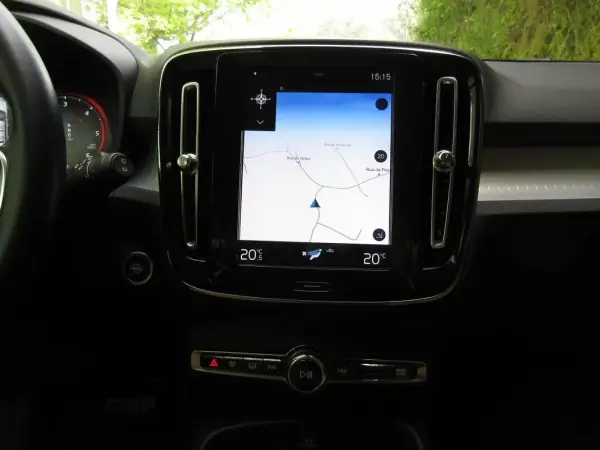 Volvo XC 40 2019 - 29490 EUR, 70000 km - AUTO.MOTO.pt - 70000km - foto 46 de 60