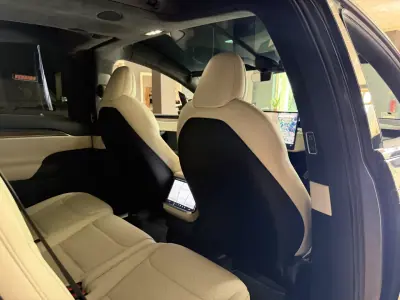 Tesla Model X 2023 - 75000 EUR, 99874 km - AUTO.MOTO.pt - 99874km - foto 9 de 14