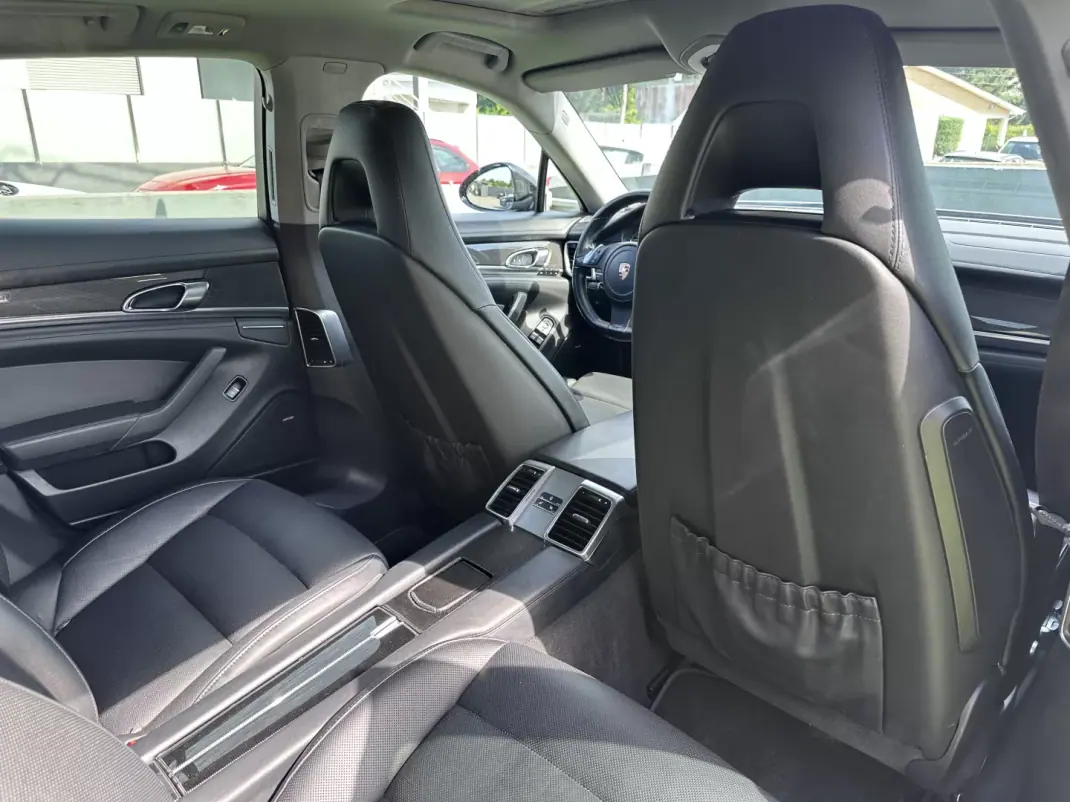 Porsche Panamera 2015 - 35000 EUR, 159000 km - AUTO.MOTO.pt - 159000km - foto 60 de 67