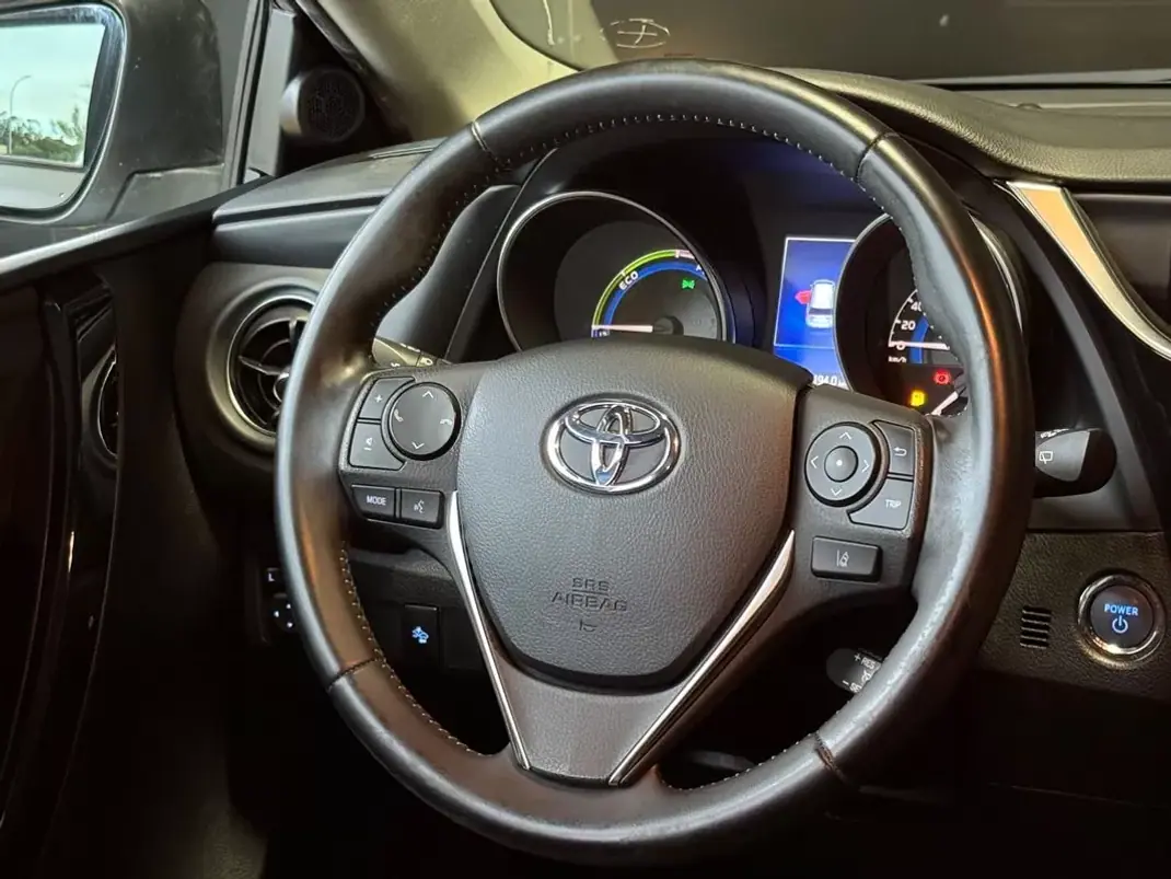 Toyota Auris Touring Sports 2017 - 15950 EUR, 100000 km - AUTO.MOTO.pt - 100000km - foto 11 de 22