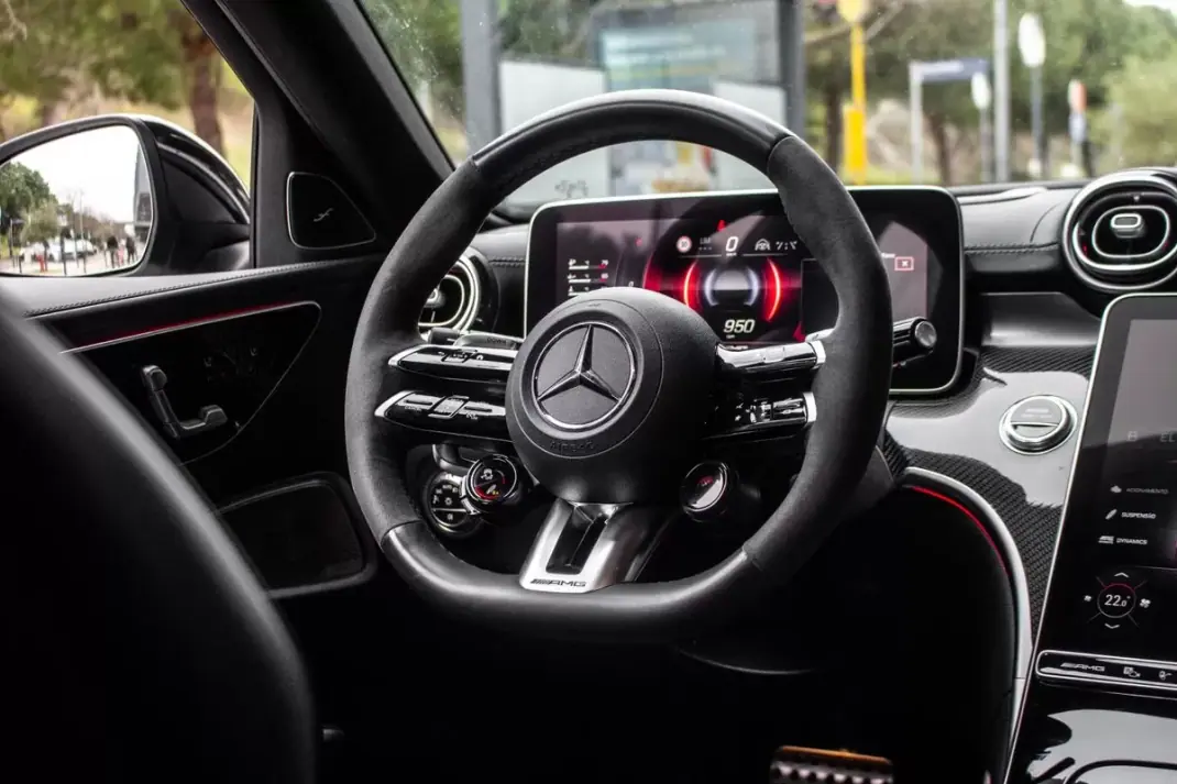 Mercedes-Benz C 63 AMG 2024 - 99450 EUR, 46345 km - AUTO.MOTO.pt - 46345km - foto 33 de 50