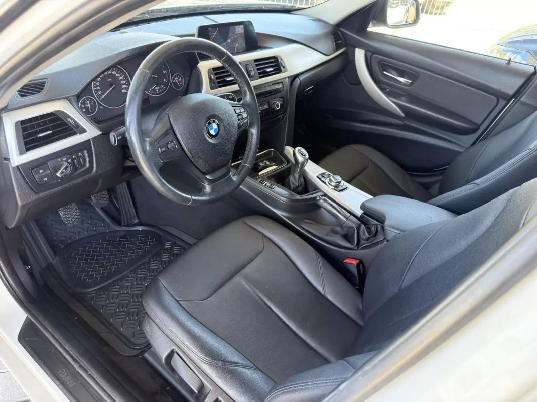 BMW 318 2013 - 13500 EUR, 239000 km - AUTO.MOTO.pt - 239000km - foto 11 de 22