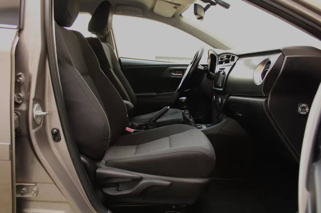 Toyota Auris 2012 - 11500 EUR, 179433 km - AUTO.MOTO.pt - 179433km - foto 30 de 34