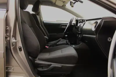 Toyota Auris 2012 - 11500 EUR, 179433 km - AUTO.MOTO.pt - 179433km - foto 30 de 34