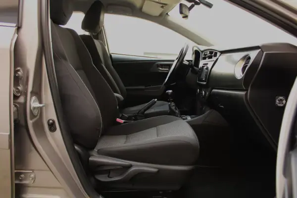 Toyota Auris 2012 - 11500 EUR, 179433 km - AUTO.MOTO.pt - 179433km - foto 30 de 34