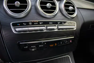 Mercedes-Benz C 200 2019 - 21990 EUR, 150000 km - AUTO.MOTO.pt - 150000km - foto 36 de 44
