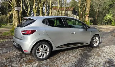 Renault Clio 2017 - 10950 EUR, 114000 km - AUTO.MOTO.pt - 114000km - foto 9 de 19